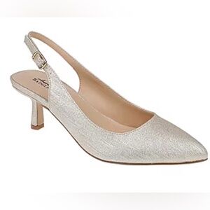 American Glamour Badgley Mischa Lenora light Gold Closed Toe Kitten‎ Heel Pumps